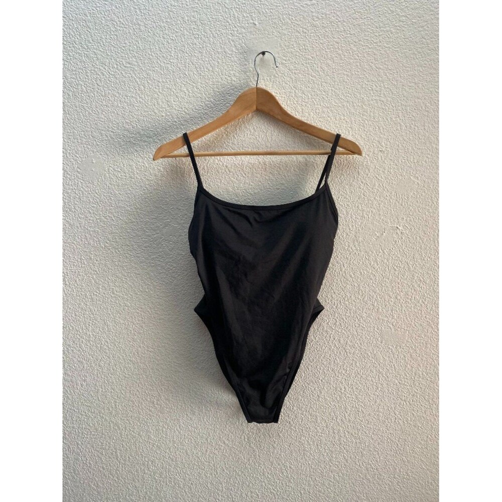 Victoria's Secret One Piece Swimsuit Size Medium Back Tie Removable Cup Liners